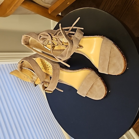 Jesina Block-Heel Sandals Taupe high heels Vince Camuto - Picture 2 of 4